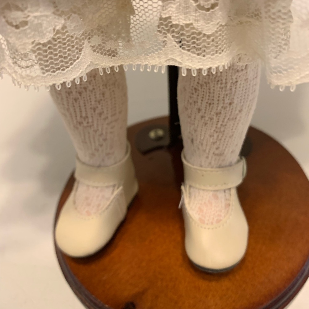 PORCELAIN DOLL VINTAGE 80's Beautiful 16" doll stand included EC Rare Find - Picture 11 of 15